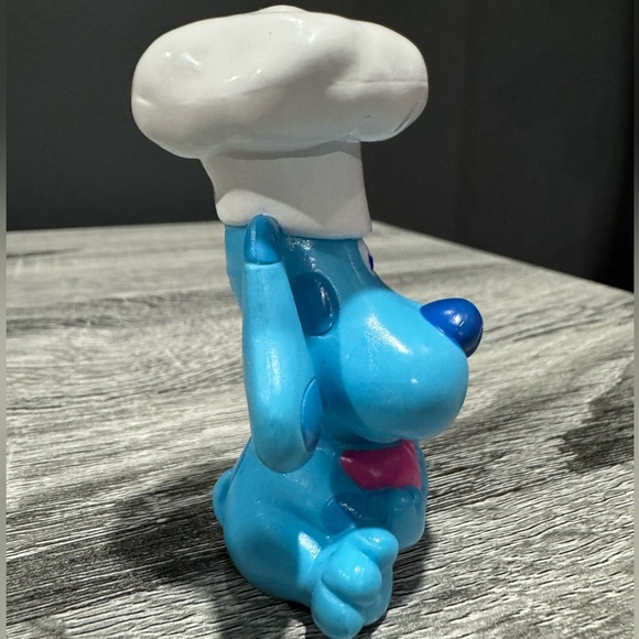 Nick Jr: Blues Clues with Chef Hat & Icing (1999)  - Vintage PVC Cake Topper - Picture 4 of 9